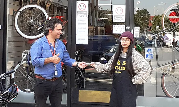 Local cyclist wins £200 in prize draw as Town Hall’s training programme starts up again