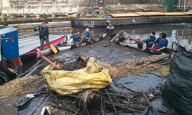 River Lea oil spill: Eleven groups demand answers over ‘substandard’ clean-up