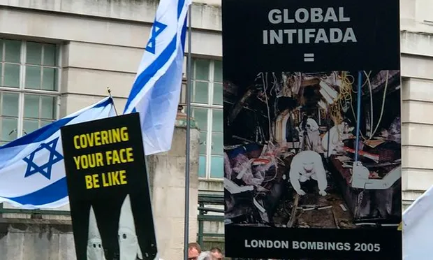Palestine supporters condemn ‘shocking’ placards as pro-Israeli group gatecrashes Town Hall rally