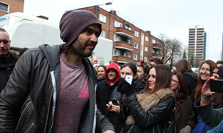 Russell_Brand_Trew_Era_Cafe_460